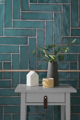 Lampas Peacock onthuld als allereerste Tile of the Year 2019 door Topps Tiles