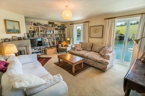 Otter Cottage - Falmouth - Cornwall - salon - Savills