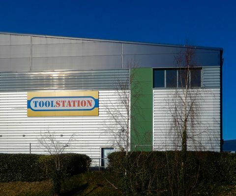 de voorgevel van toolstation store aan craddock road