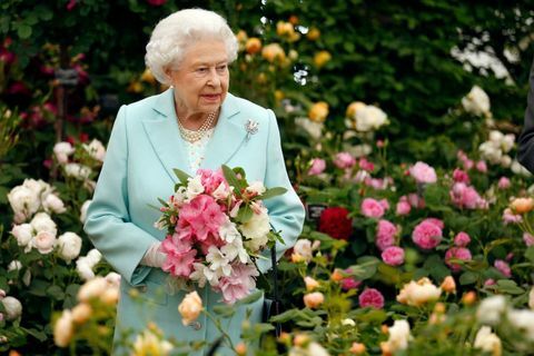 Koningin Elizabeth bezoekt maandag 23 mei 2016 de RHS Chelsea Flower Show 2016 in Londen, Verenigd Koninkrijk.