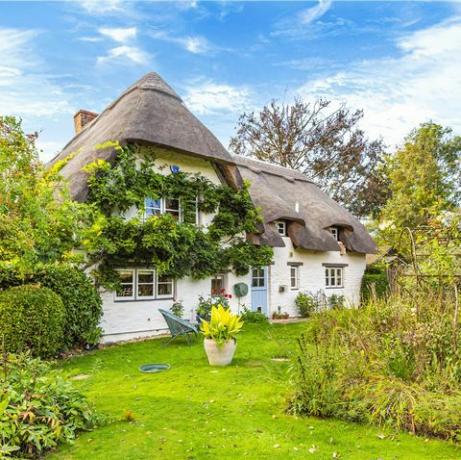 zoopla onthult de meest romantische huisjes met chocoladedoosjes die te koop zijn op Valentijnsdag