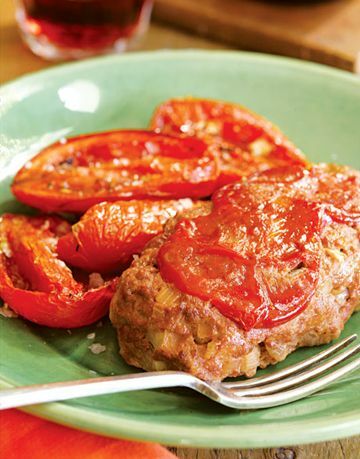 Ina Garten's smakelijke tomaten op haar gehaktbrood.