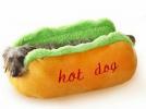 Elke Good Boy verdient dit hotdogvormige hondenbed