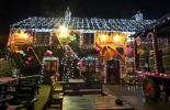 Een traditionele landelijke pub in Somerset is omgetoverd tot een peperkoekhuis voor Kerstmis