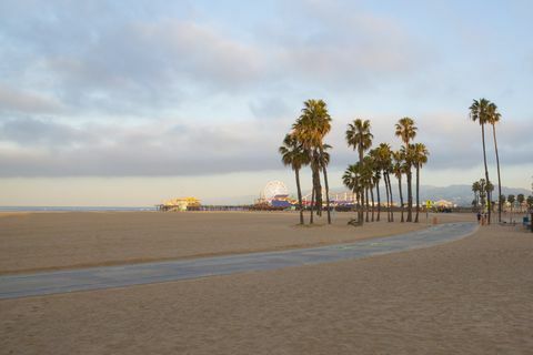 Santa Monica Beach Met Santa Monica Pier