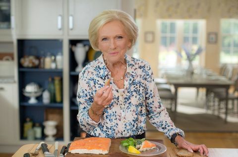 Mary Berry Everyday: Mary Berry maakt tweezijdige gekruide gerookte zalm en mierikswortelpastei.