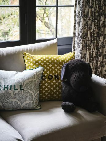 fotograaf frank frances sofa in de kamer