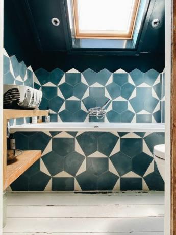 Kate Watson Smyth's badkamer met tegels met patroon