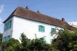 Het mooie blauwe huis van Claude Monet in Frankrijk, vermeld op Airbnb