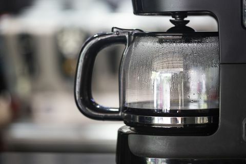 koffiezetapparaat is klaar voor de eerste koffie in de ochtend