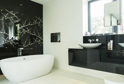 Moderne zwarte badkamer