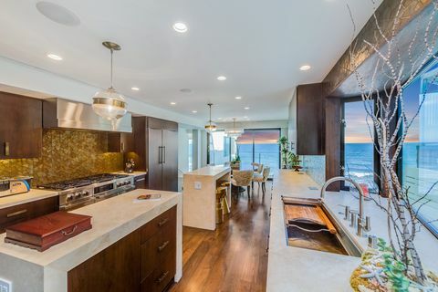 Het voormalige strandhuis van Barry Manilow in Malibu, Los Angeles, Californië is te koop