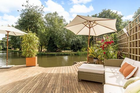 Botenhuis in Guildford met uitzicht op de rivier te koop