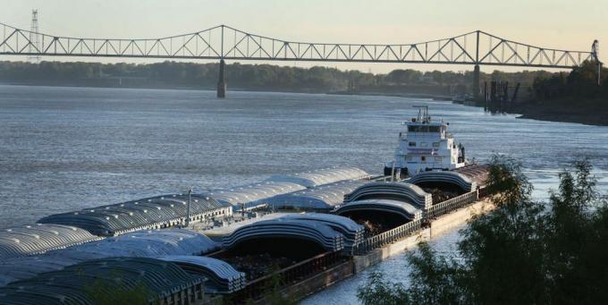 Droogte in het stroomgebied van de Mississippi vertraagt ​​het vitale binnenvaartverkeer