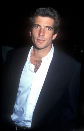 1993 bestandsfoto van John F Kennedy Jr op de verschillende locaties in Los Angeles, Californië Foto door Barry Kingwireimage