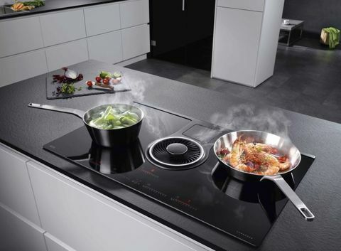 De nieuwe Mastery Range van AEG omvat de IDK84451IB Combohob, £ 2699, die een inductiekookplaat en geïntegreerde afzuigkap in één combineert. Met de Hob2hood-technologie regelt het ook intuïtief de afzuigkracht die bij uw bereiding past