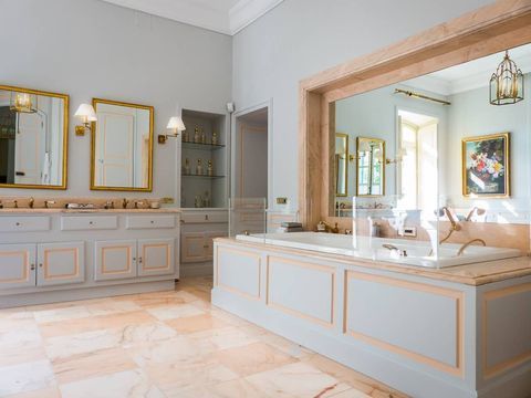 Airbnb - badkamerinterieurs met steen
