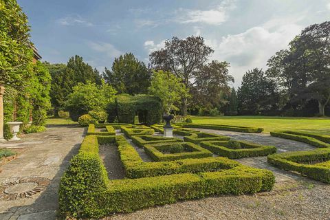 Hurst Lodge - Berkshire - tuin - Savills