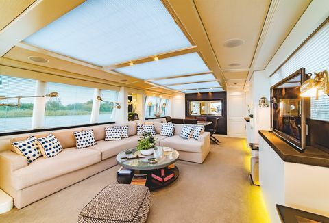 moderne woonboot is te koop in Chelsea