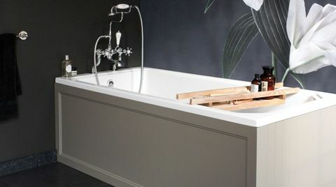 Home spa-stijl badkamer met witte badkuip