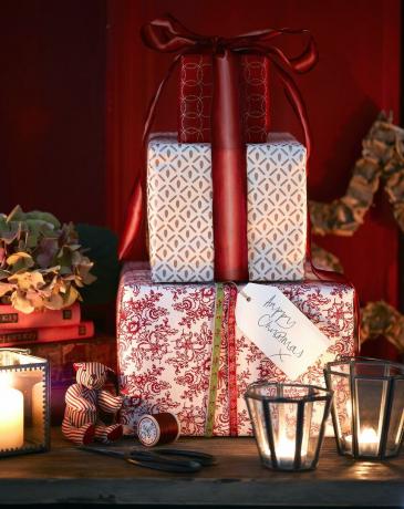 de mooiste kerstschema's van dit seizoen transformeren je huis in stijl - een tijd van geven cadeautjes verpakt in prachtig handbedrukt papier en vastgebonden met prachtige linten zijn geweldig om te geven en te geven ontvangen