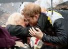 10 keer brak de koninklijke familie het protocol met een brutale kus