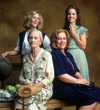 Mary Stuart Masterson, Jessica Tandy, Kathy Bates en Mary Louise Parker Publiciteitsportret voor de film Fried Green Tomato, 1991 foto door universalgetty images