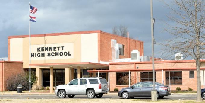 Sheryl Crow adopteert leraren op een middelbare school in haar geboortestad