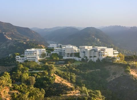 luchtfoto van het Getty Center in Brentwood, Los Angeles in de ochtendzon