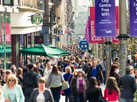 Buchanan Street in Glasgow bezig met shoppers