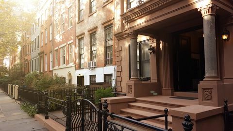 Elegante brownstones en herenhuizen in het dorp West. Manhattan, New York City