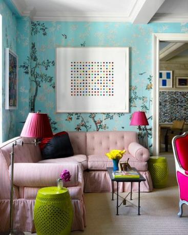 blauwe en roze woonkamer