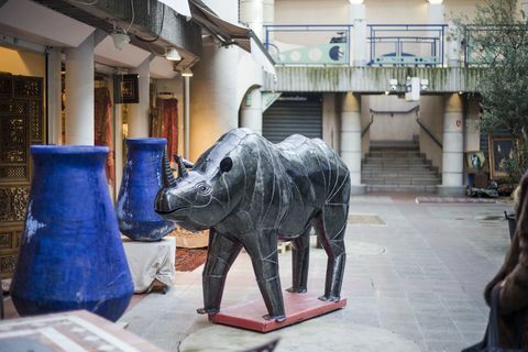 levensgrote stier standbeeld