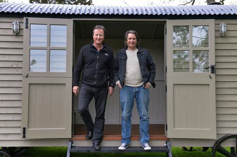 Voormalig premier David Cameron koopt een tuinhuis voor ontwerpers - een herdershut - waarvan wordt gedacht dat het £ 25.000 waard is