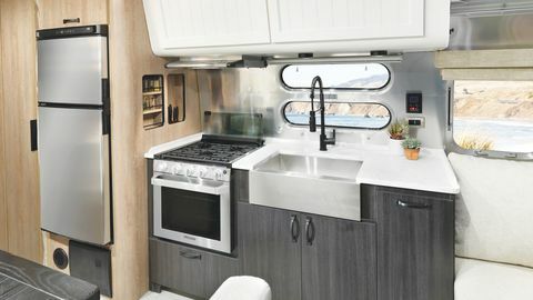 airstream x aardewerk schuur trailer