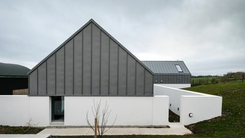 House Lessans, een prachtig eenvoudig huis in County Down ontworpen door McGonigle McGrath, is uitgeroepen tot RIBA House of the Year 2019