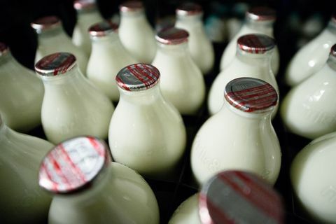Melkflessen geleverd door de melkboer