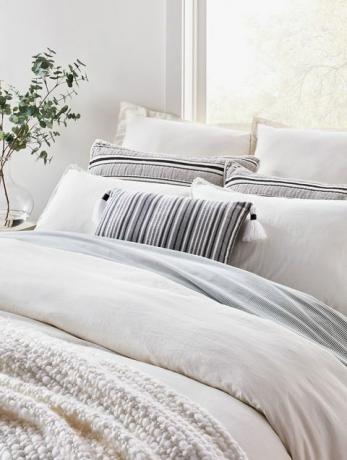 Haard & Hand met Magnolia Bedding voor Target door Joanna Gaines