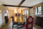 Country Cottage Crockham House met links naar de overleden koningin-moeder te koop in Kent