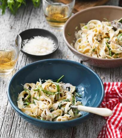 Fettuccine met champignons, prei en dragon