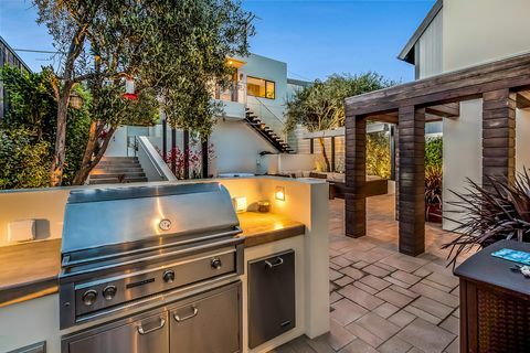 Het voormalige strandhuis van Barry Manilow in Malibu, Los Angeles, Californië is te koop