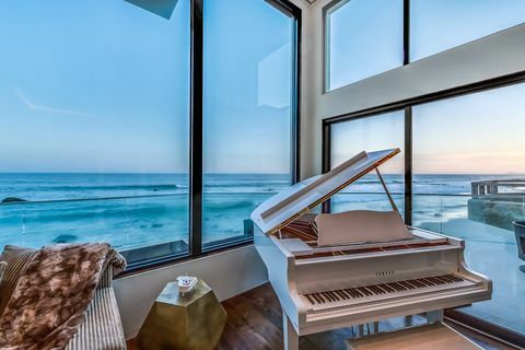 Het voormalige strandhuis van Barry Manilow in Malibu, Los Angeles, Californië is te koop