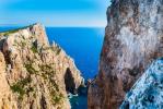 Dit 'ongerepte' Griekse eiland biedt gezinnen £ 450 per maand om daar te wonen