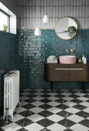 Lampas Peacock onthuld als allereerste Tile of the Year 2019 door Topps Tiles