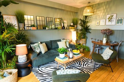 de natuurkamer in het mood hotel, een samenwerking tussen argos en pinterest in bethnal green, londen 's werelds eerste hotel concept is samengesteld met items van de iconische high street retailer, gebaseerd op de interieurtrends die voortkomen uit het sociale platform, pinterest