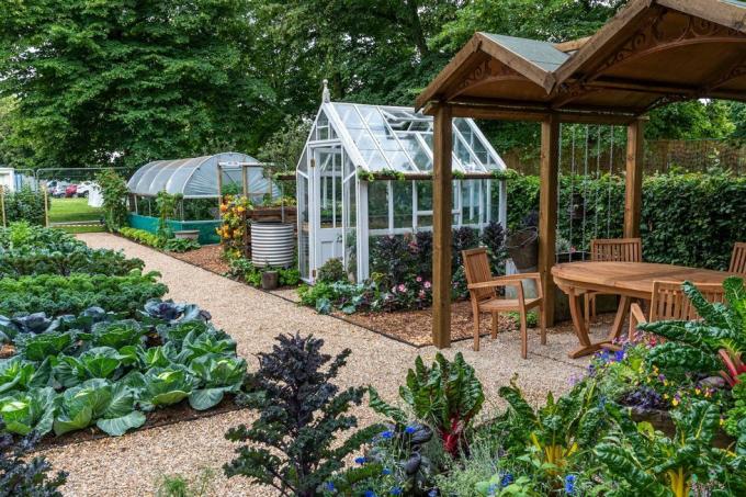 de rhs no dig volkstuin demonstratietuin ontworpen in samenwerking met charles dowding en stephanie hafferty, hampton court palace garden festival 2021, hampton court palace bloemenshow