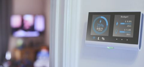 Energieverbruik in huis - energie slimme meter aan muur