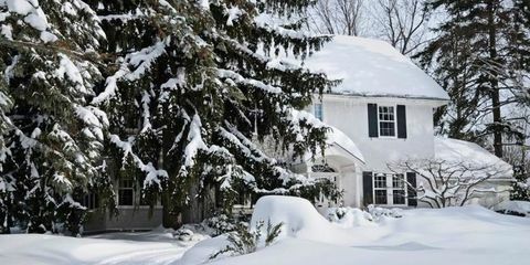 besneeuwde huis