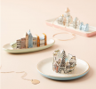 Deze Anthropologie City Trinket Dish is geïnspireerd op je vakantiedoelen