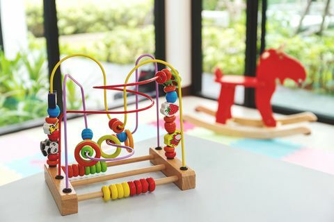 Close-up van speelgoed op tafel in Playschool